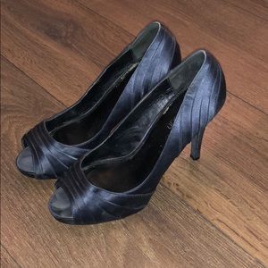 CLEARANCE: Le chateau peep toe heels navy